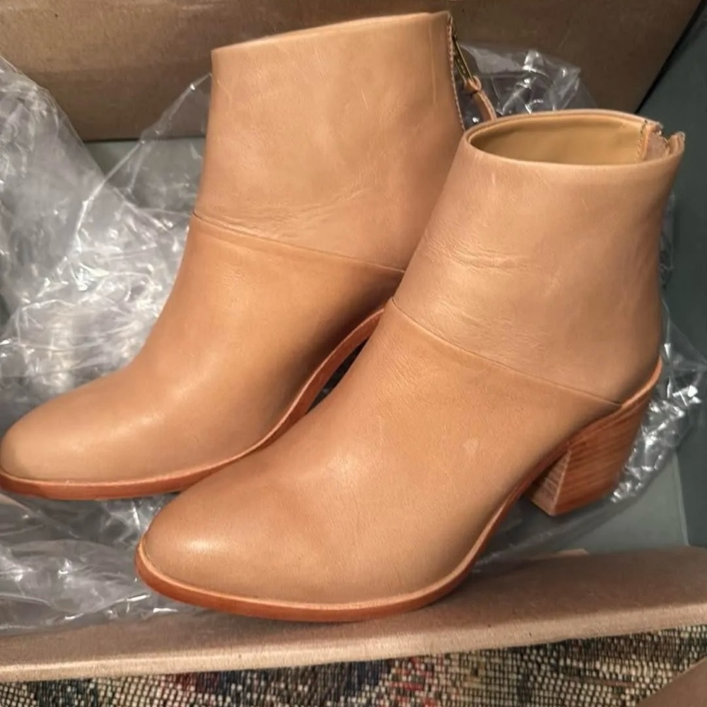Nisolo Dari Boots